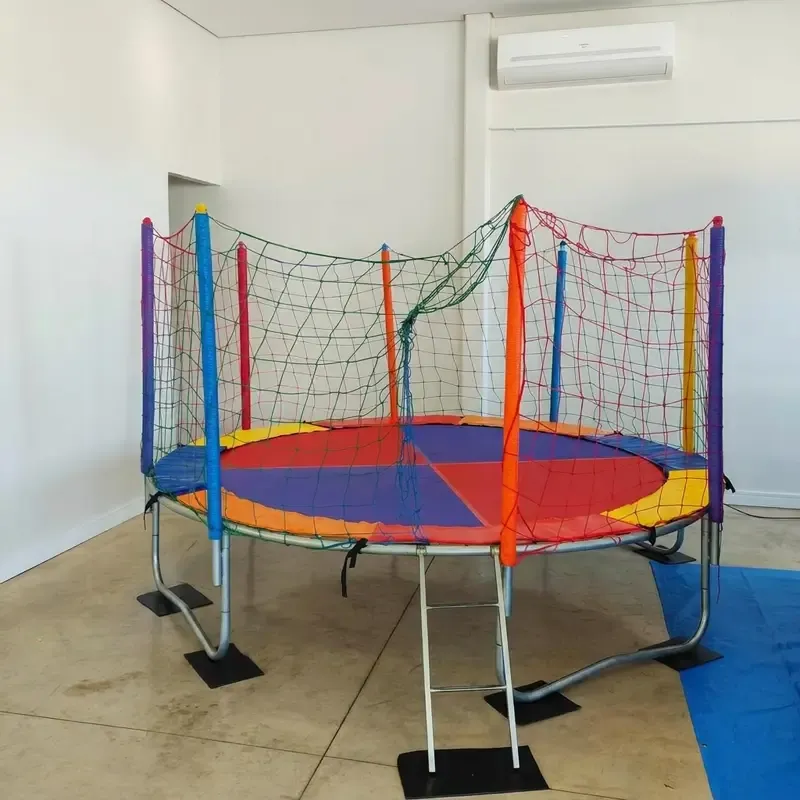 Cama elástica 2,50m montada em festa infantil em Cascavel PR