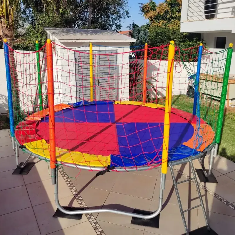 Cama elástica 3,10m montada em festa infantil em Cascavel PR