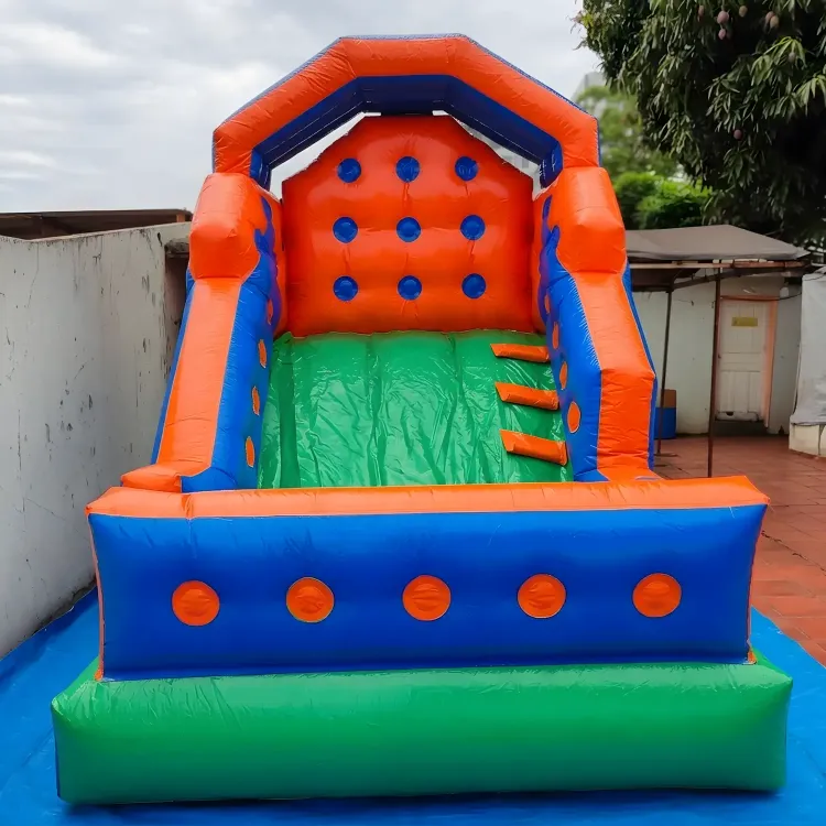 Tobogã Inflável Mini com Chapéu